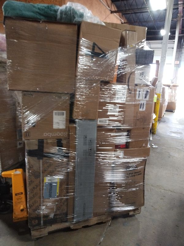 Photo 1 of As is General Merchandise pallet roughly 60 item
