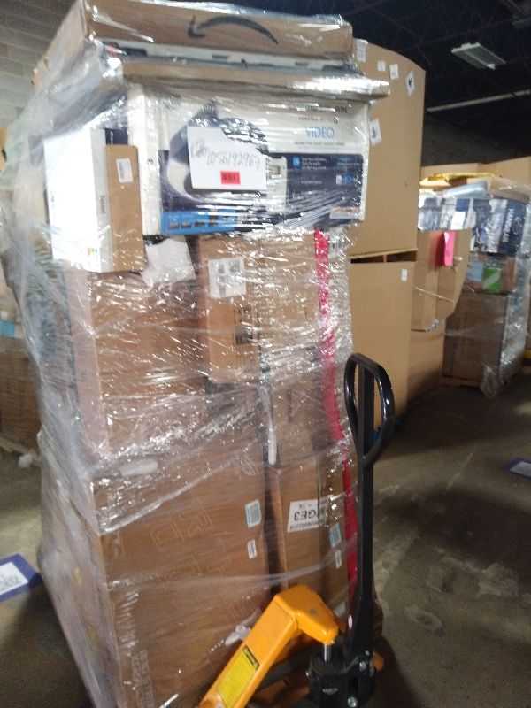 Photo 1 of As is General Merchandise pallet roughly 60 item
