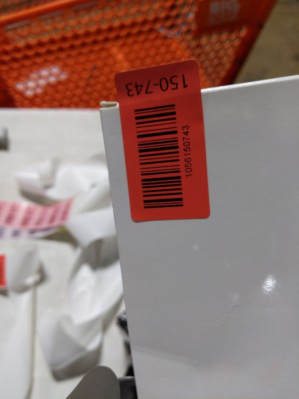 Photo 1 of 1600 Pieces 3 Size Winter Wedding Snowflake Confetti Snowflake Glitter Confetti Table Decor for Winter Party Wonderland Party Supplies DIY Craft Christmas Xmas(White)