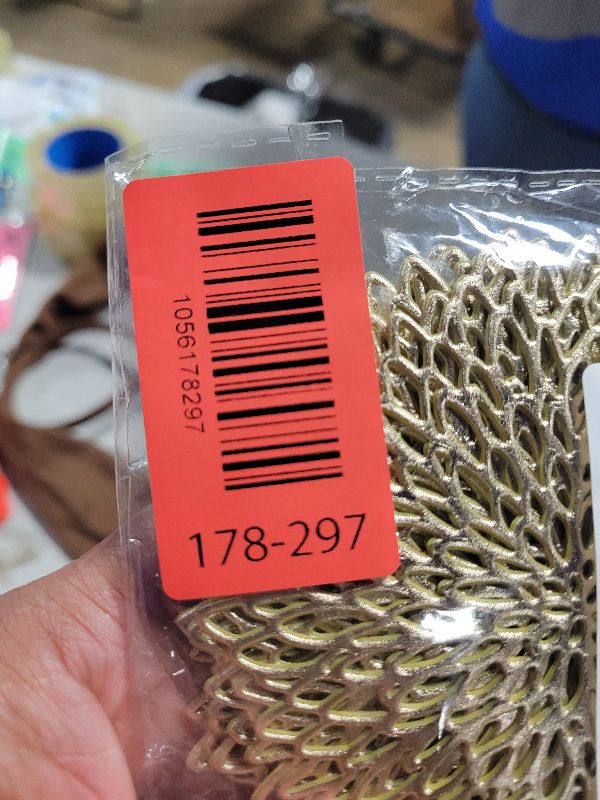 Photo 1 of 10pcs Vintage Golden Openwork Placemats PVC Elegant Round Leaf Gold Foil Placemats Hibiscus Flower Placemat Dining Table Decor