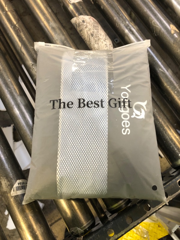 Photo 1 of (UNKNOWN DETAILS) Pink and White Towel