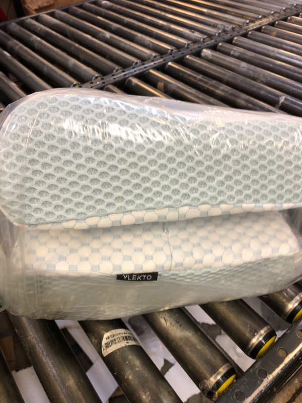 Photo 1 of (UNKNOWN DETAILS) Thermal Pillow