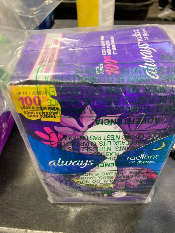 Photo 1 of Always Radiant Flexfoam Pads for Women, Size 5, Extra Heavy Overnight Absorbency, With Wings, Scented, 18Count