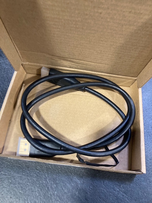 Photo 1 of Amazon Basics Uni-Directional DisplayPort to HDMI Display Cable 4K@30Hz - 3 Feet
