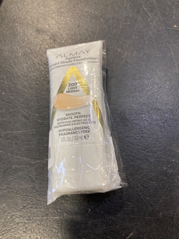 Photo 1 of Almay Anti-Aging Foundation, Smart Shade Face Makeup with Hyaluronic Acid, Niacinamide, Vitamin C & E, Hypoallergenic-Fragrance Free, 200 Light Medium, 1 Fl Oz (Pack of 1)