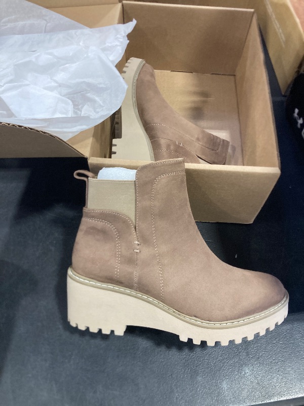 Photo 1 of Dolce Vita womens HueyChelsea Boot
6.5