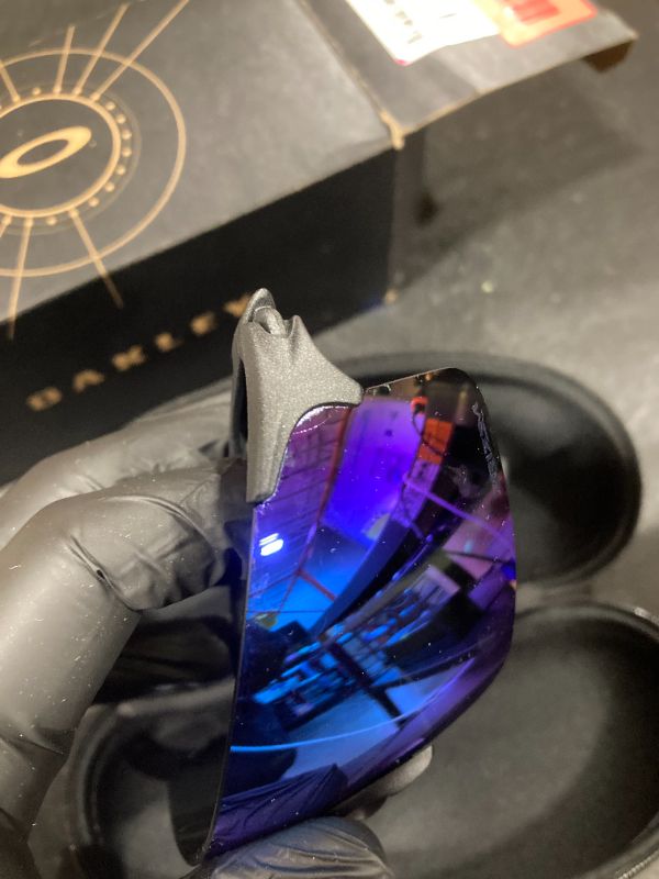 Photo 1 of Oakley mens Oo9454 Evzero Blades Rectangular Sunglasses scratch on Lense