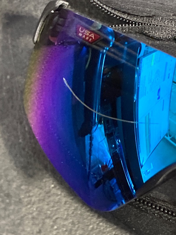 Photo 1 of Oakley mens Oo9454 Evzero Blades Rectangular Sunglasses scratch on Lense