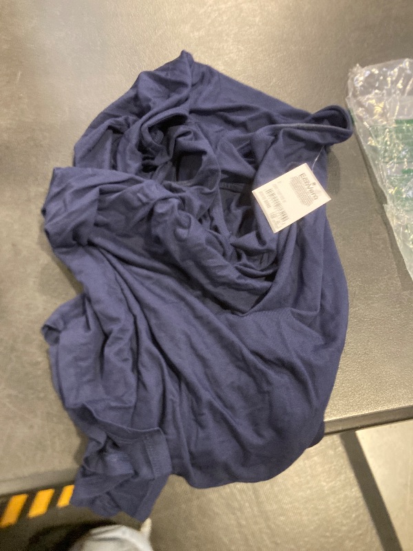 Photo 1 of Amazon Essentials Women's Jersey Standard-Fit V-Neck Tank Top (Previously Daily Ritual), Navy, Medium
medium