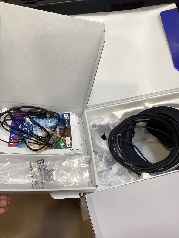 Photo 1 of PlayStation VR2 Horizon Call of The Mountain™ Bundle (PSVR2)