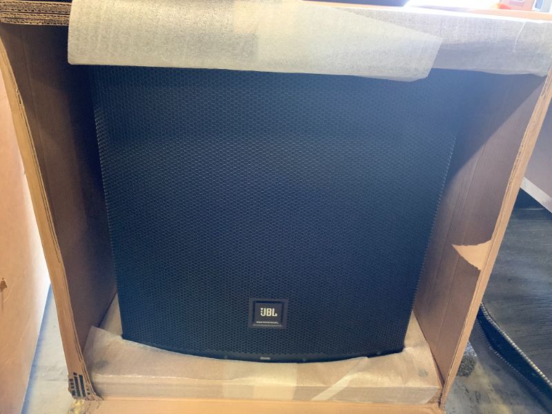 Photo 1 of nonfunctional--------******************************selling for parts only************************-------------------------JBL Professional EON718S Powered PA Subwoofer with Bluetooth, 18-inch, Wired Electric, Black