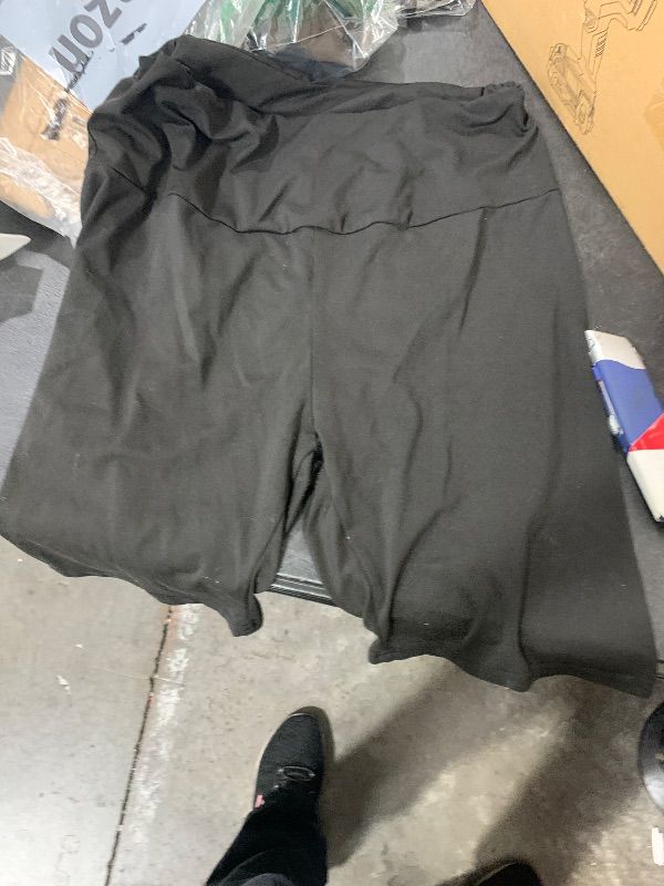 Photo 1 of AUROLA Influence Collection Workout Shorts for Women,No Roll Up New Scrunch SeamlessGym Short-3.5" Inseam, Black, L