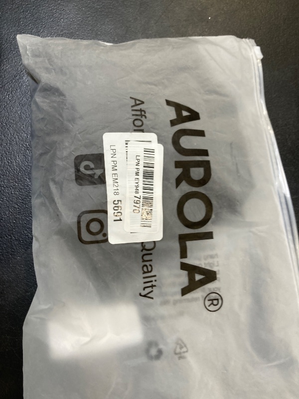 Photo 1 of AUROLA Influence Collection Workout Shorts for Women,No Roll Up New Scrunch SeamlessGym Short-3.5" Inseam, Black, L