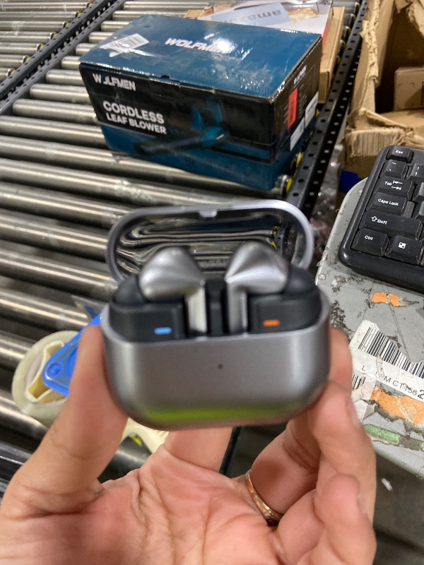 Photo 1 of Samsung Galaxy Buds 3 Pro AI True Wireless Bluetooth Earbuds, Noise Cancelling, Sound Optimization, Redesigned Comfort Fit, Silver [US Version, Amazon Exclusive, 2Yr Warranty]