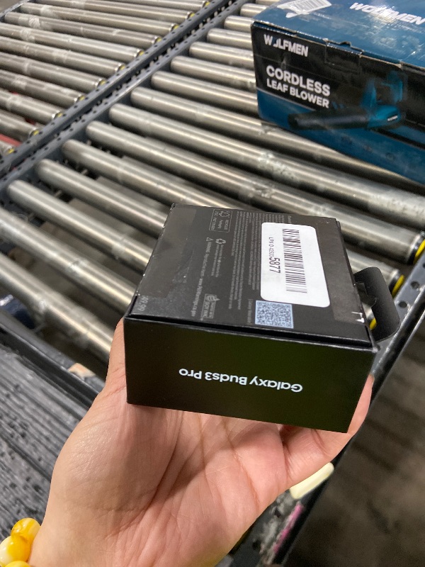 Photo 1 of Samsung Galaxy Buds 3 Pro AI True Wireless Bluetooth Earbuds, Noise Cancelling, Sound Optimization, Redesigned Comfort Fit, Silver [US Version, Amazon Exclusive, 2Yr Warranty]