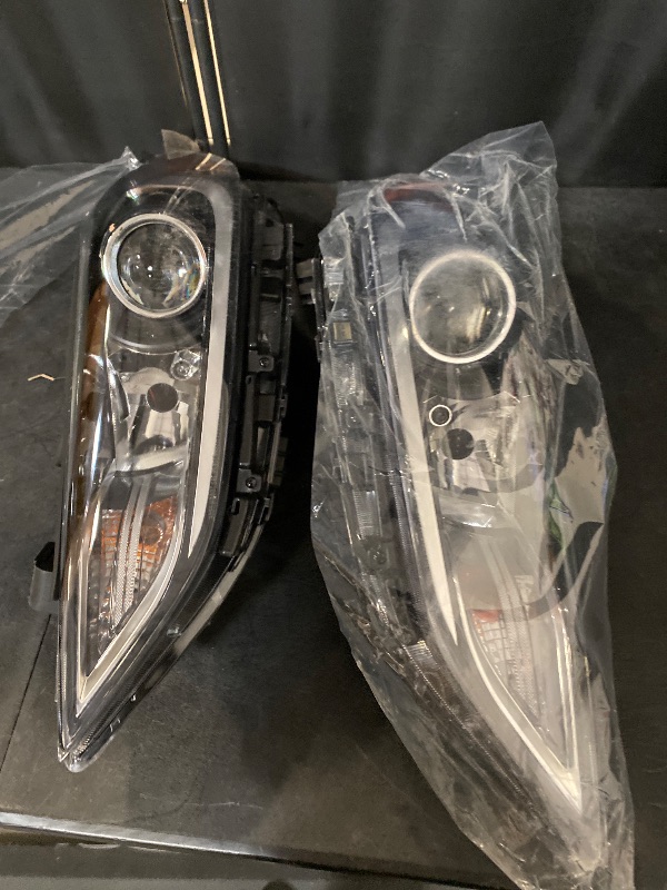 Photo 1 of Headlights Assembly Fit for 2017-2018 Hyundai Elantra Sedan Halogen Headlight Models Only (Not for LED) Clear Lens Black Housing Headlamps Replacement Driver and Passenger Side