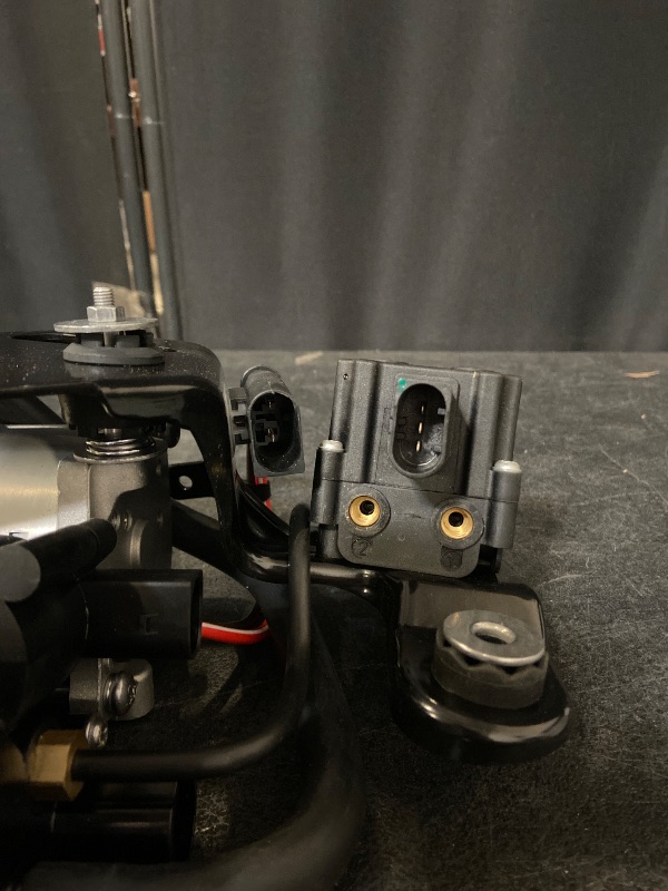 Photo 1 of Air Suspension Compressor Pump with Bracket 37206875177 Replacement for BMW X5 F15 F85 2013-2018 X6 F16 F86 2014-2019 37206868998 37206850555 AKWH