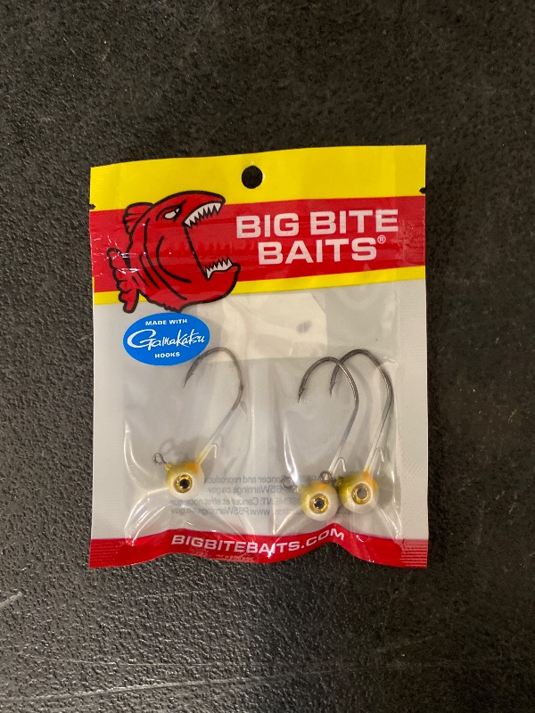Photo 1 of Big Bite Baits 1/4 Oz Pendulate Jighead, Shore Minnow 3 Count