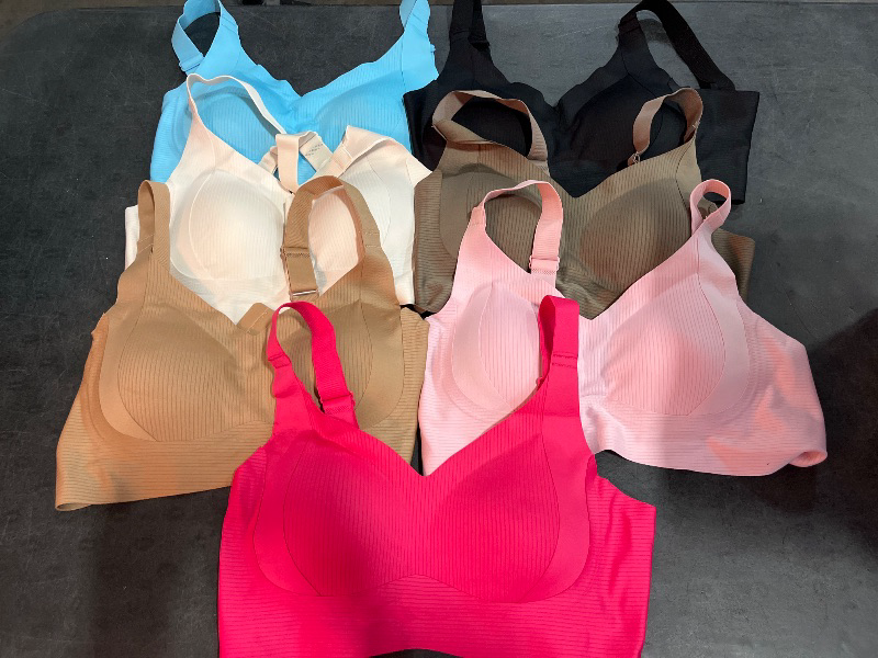 Photo 1 of (M) 7 Pack Seamless Bras for Women Push Up Ribbed Wireless Full Support Adjustable Bra Solid Color Comfortable Bralette * Different Colors 
