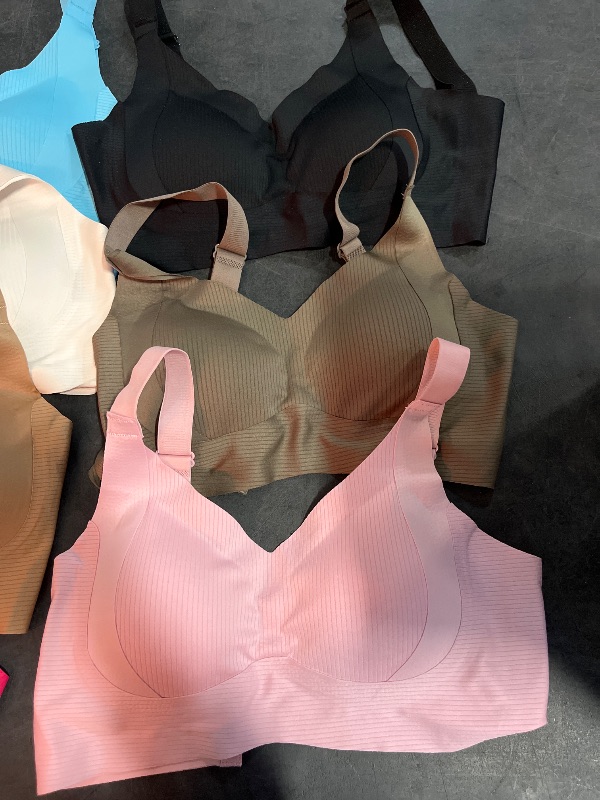 Photo 1 of (M) 7 Pack Seamless Bras for Women Push Up Ribbed Wireless Full Support Adjustable Bra Solid Color Comfortable Bralette * Different Colors 
