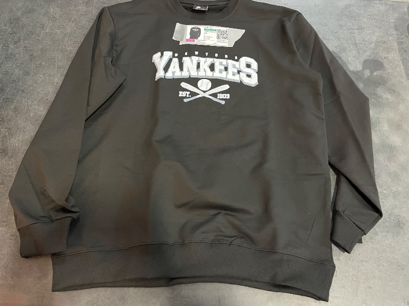Photo 1 of (S) Mens Yankee Baseball Sweater 