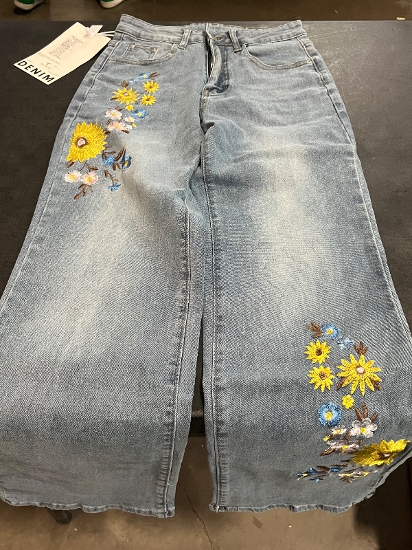 Photo 1 of (S) Womens Denim Jeans with Flower Design Down Legs