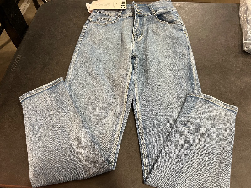 Photo 1 of (M) Fashion Womens Denim Jeans with Design on Back Pocket
