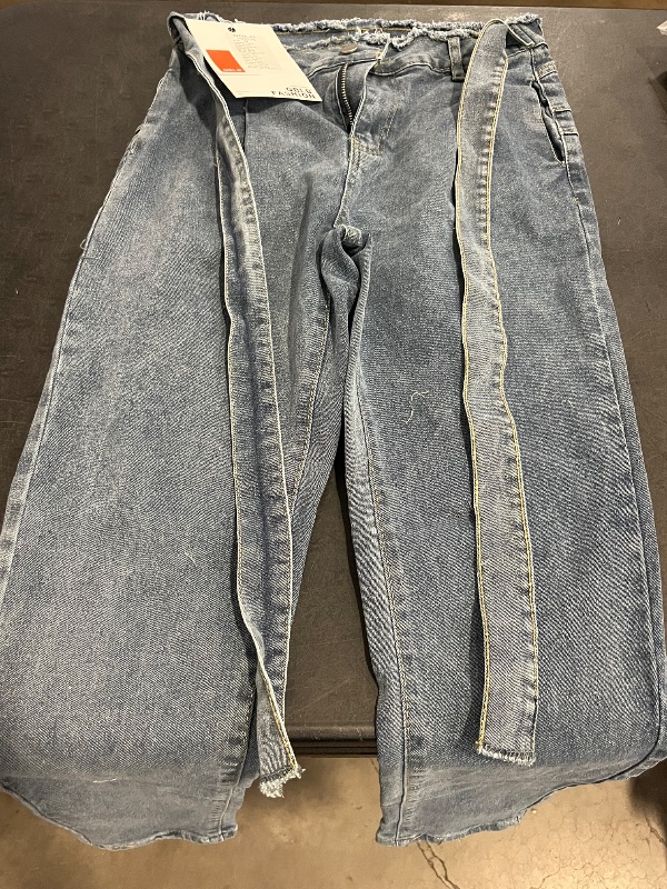 Photo 1 of (M)  Womens Medium Tone Straight Leg Jeans with Belt 