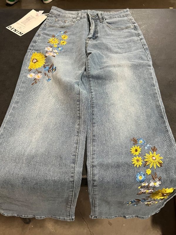 Photo 1 of (XL) Womens Denim Jeans with Flower Design Down Legs