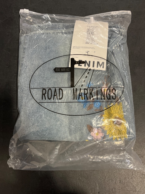 Photo 1 of (XL) Womens Denim Jeans with Flower Design Down Legs
