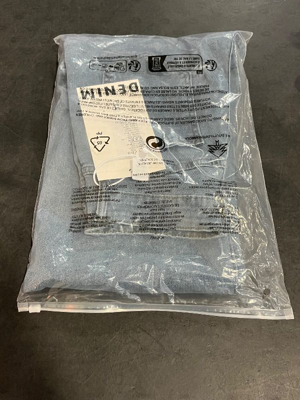 Photo 1 of (S) Womens Denim Jeans with Flower Design Down Legs