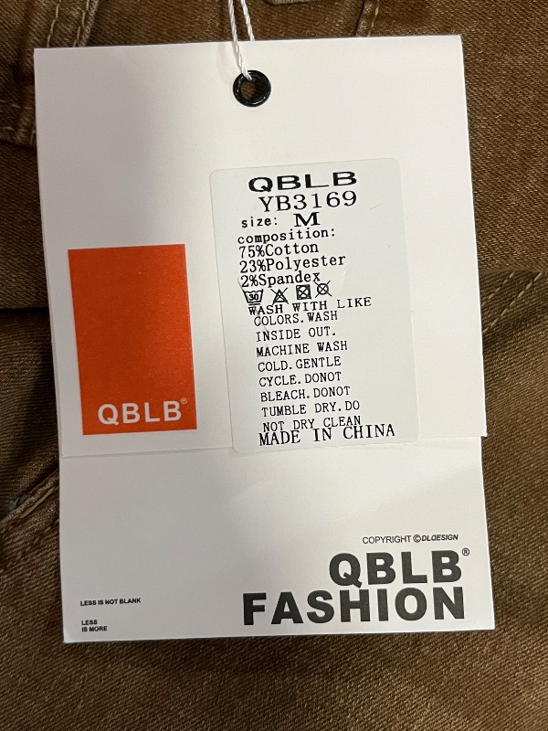 Photo 1 of (M) Cinnamon-Colored High-Waisted Flared Jeans for Women Featuring a Multi-Button Closure, Side Splits, And Button Details That Enhance The Shape of The Butt. These Jeans Embody a Classic, Trendy Vintage Style Suitable for Daily Wear, Office Commutes