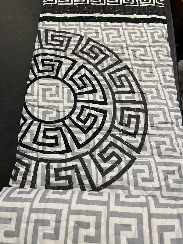 Photo 1 of King Size 3 Piece Bed Setting for All Seasons 