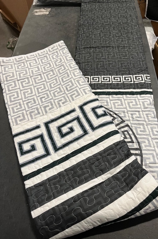 Photo 1 of King Size 3 Piece Bed Setting for All Seasons 