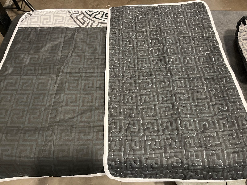 Photo 1 of King Size 3 Piece Bed Setting for All Seasons 