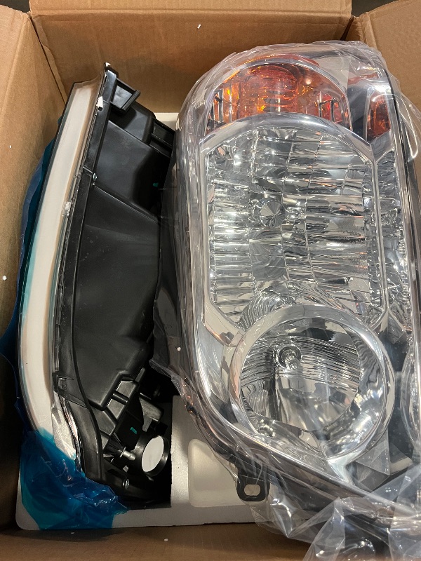 Photo 1 of Headlights Assembly W/Bulbs for 2004-2006 Toyota Highlander, Sport Utility Headlamp Replacement Left + Right Side
