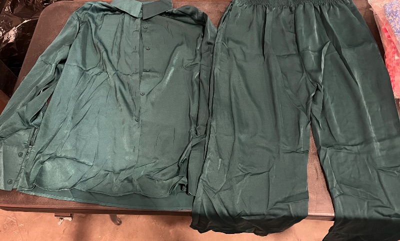 Photo 1 of (XL) 100% Silk Pyjamas, Pure Silk Pajamas, Women's Pyjamas, Gift for Her, Pajama Sets, Christmas Pyjamas, Green PJs, Silk PJs for Women, Long PJs