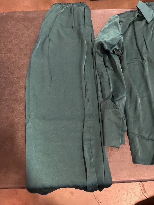 Photo 1 of (S) 100% Silk Pyjamas, Pure Silk Pajamas, Women's Pyjamas, Gift for Her, Pajama Sets, Christmas Pyjamas, Green PJs, Silk PJs for Women, Long PJs