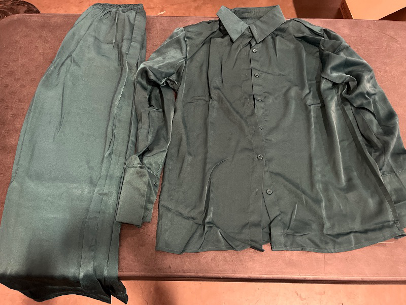 Photo 1 of (S) 100% Silk Pyjamas, Pure Silk Pajamas, Women's Pyjamas, Gift for Her, Pajama Sets, Christmas Pyjamas, Green PJs, Silk PJs for Women, Long PJs