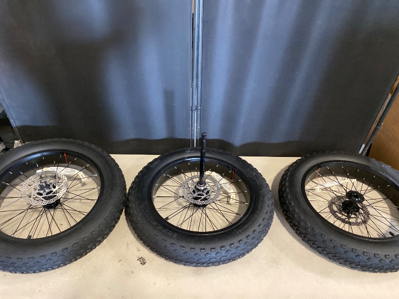 Photo 1 of Damaged wheels, frame, broken electrical cable, no charger-------------------NON-FUNCTIONAL, PARTS ONLY
-----------------------------------------------------------------Skeri Electric Tricycle for Adults, 750W(Peak 1350W) Motor Etrike, 20"x4" Folding Fat 