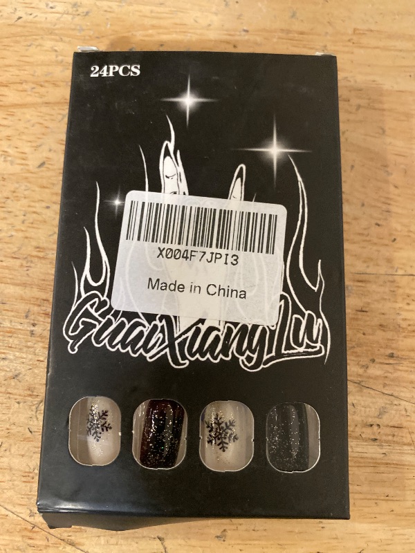 Photo 1 of Christmas Short Press On Snowflake Fake Nails Square Shape False Nails with Glitter Design Black Glue Xmas Full Cover Acrylic Reusable Artificial Winter Stick On Nails