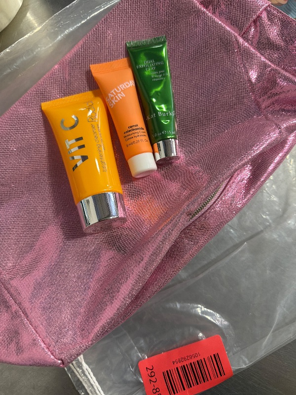 Photo 1 of ipsy Get your glow up make up Bag 5 Items | Rodial Vit C Brightening Cleanser 20ml + NIP+FAB Vitamin C Fix Tonic + SATURDAY SKIN
Carrot + Niacinamide Moisturizing Cream + RODIAL Vit C Brightening Cleanser + REN CLEAN SKINCARE Radiance Glow and Protect Ser
