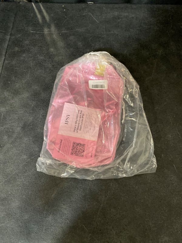 Photo 1 of ipsy Get your glow up make up Bag 5 Items | Rodial Vit C Brightening Cleanser 20ml + NIP+FAB Vitamin C Fix Tonic + SATURDAY SKIN
Carrot + Niacinamide Moisturizing Cream + RODIAL Vit C Brightening Cleanser + REN CLEAN SKINCARE Radiance Glow and Protect Ser