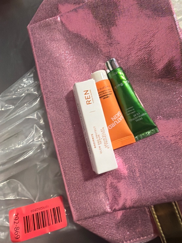Photo 1 of ipsy Get your glow up make up Bag 5 Items | Rodial Vit C Brightening Cleanser 20ml + NIP+FAB Vitamin C Fix Tonic + SATURDAY SKIN
Carrot + Niacinamide Moisturizing Cream + RODIAL Vit C Brightening Cleanser + REN CLEAN SKINCARE Radiance Glow and Protect Ser