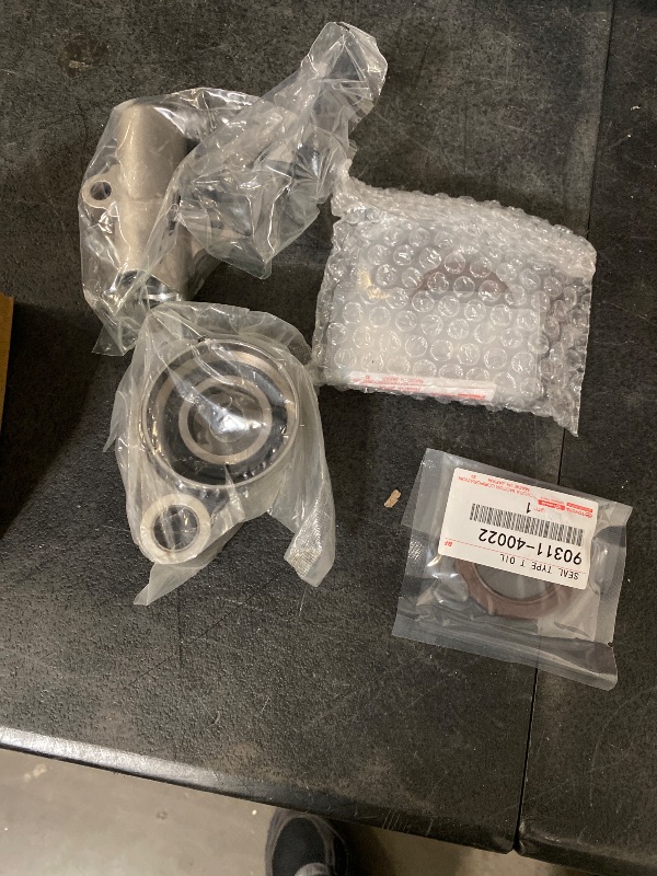 Photo 1 of GM Genuine Parts 28289946 Engine Chain Tensioner