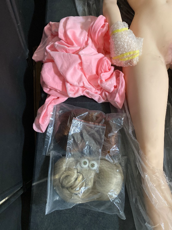 Photo 1 of 5'4 Bendable Sex doll,comes with blanket,interchangable eyes(blue and green) and 2 wigs