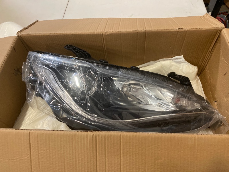 Photo 1 of FIONE Headlights Assembly Compatible with Chrysler Pacifica 2018 2019 2020 (Not Fit for Hybrid) halogen Projector Headlamp Right Passenger Side RH