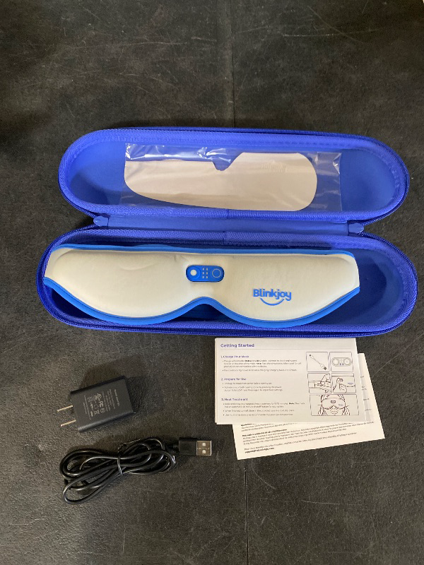 View 2 of Rechargeable Heated Eye Mask, Standard Battery Version (60 min)
For dry, tired or irritated-feeling eyes: cordless dual-zone heated mask with 3 heat levels, zero eye pressure and blackout.