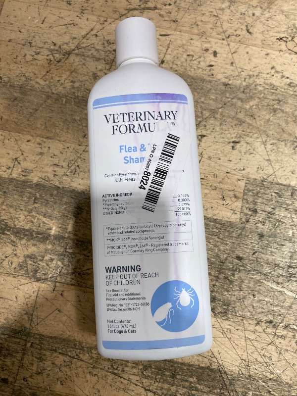 Photo 1 of EXP 07/2028
Veterinary Formula Flea and Tick Shampoo for Dogs and Cats, 16 oz