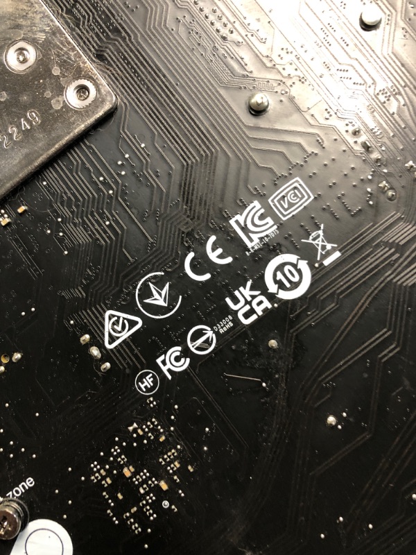 Photo 1 of (used)(damage)(incomplete) MSI MAG B650 Tomahawk WiFi Gaming Motherboard (AMD Ryzen 9000/8000/7000 Series Processors, AM5, DDR5, PCIe 4.0, M.2, SATA